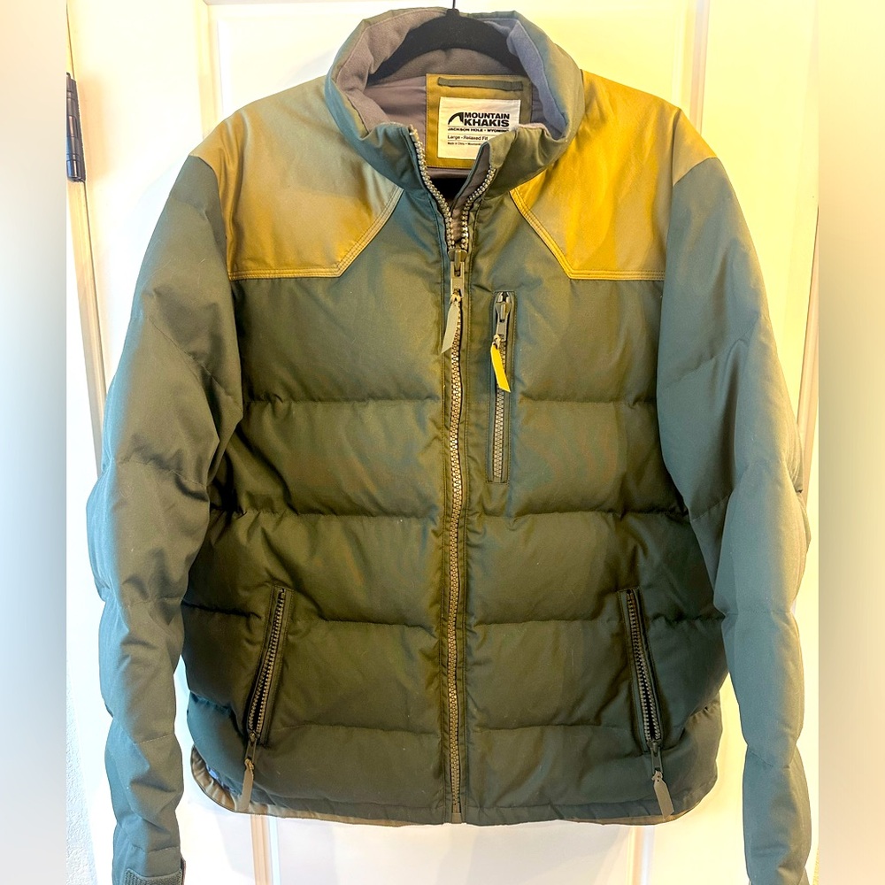 Like new warm mountains in khakis men’s barn coat.